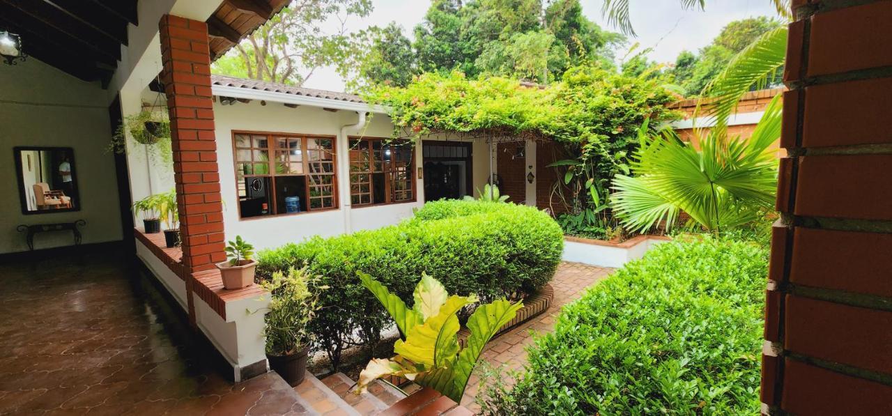 Camilas Hotel San Pedro Sula Exterior foto
